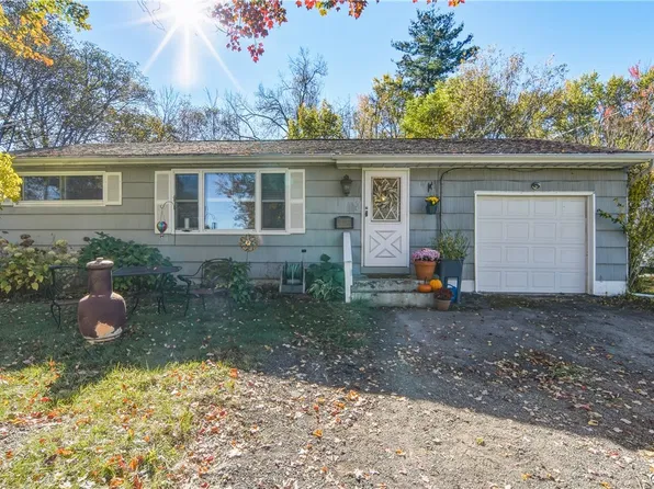 132 Oakley Dr, North Syracuse, NY 13212