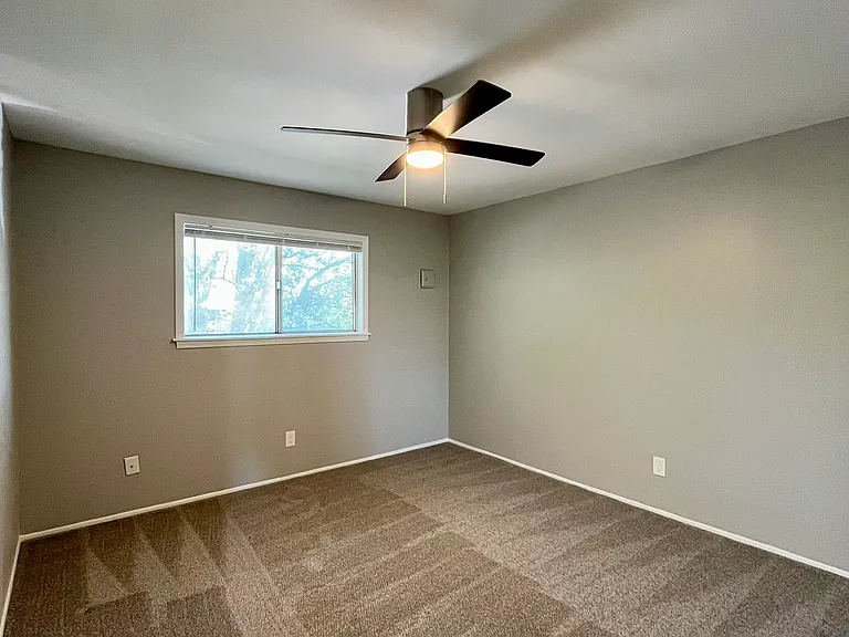 4415 Oakwood Blvd #6 — Photo 6