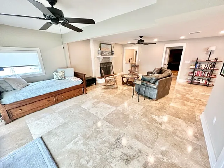 910 Santa Rosa Blvd — Photo 6
