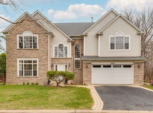 14200 Oakwood Ct, Libertyville, IL 60048