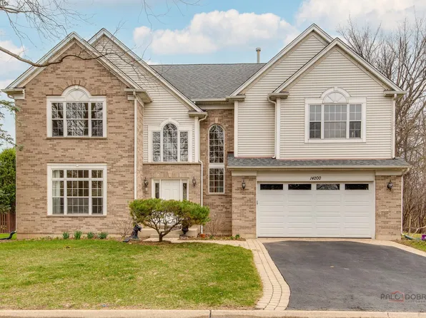 14200 Oakwood Ct, Libertyville, IL 60048
