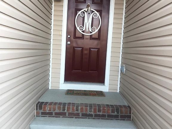 3rd image of 312 Oxford Cir