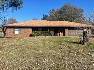 445 42nd St SW, Paris, TX 75460