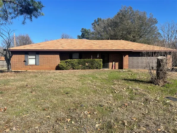 445 42nd St SW, Paris, TX 75460