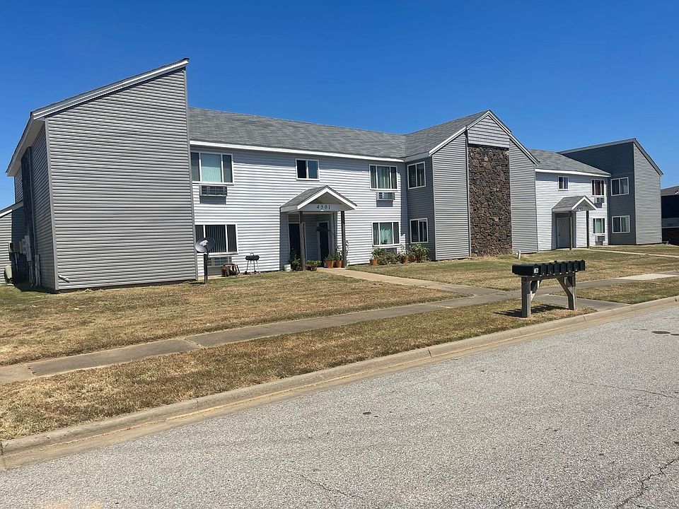 1st image of 4501 Yorkshire Dr Unit 8