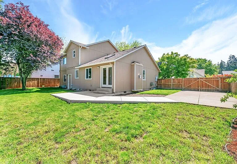 585 Dublin Ave — Photo 32
