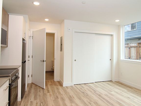 3rd image of 4724 31st Ave S #1