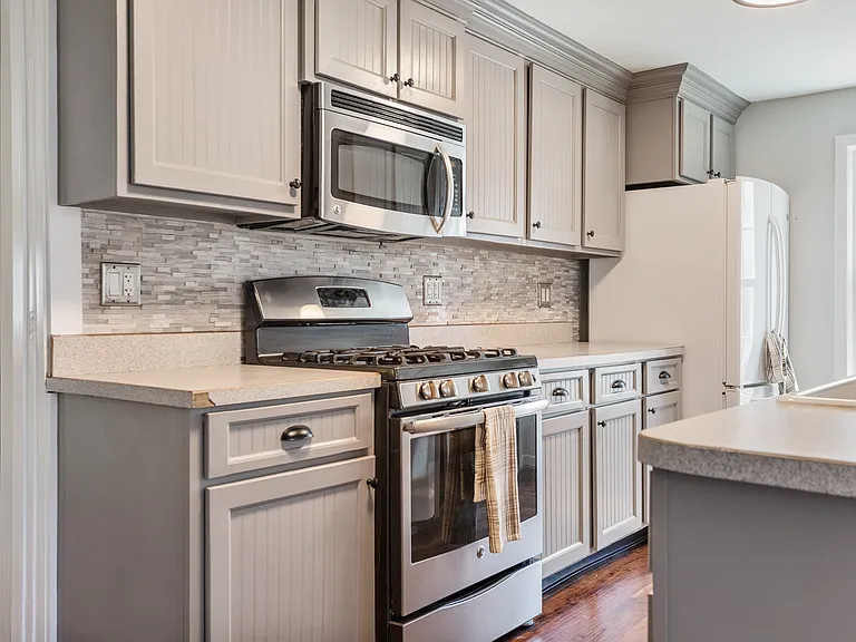 33 Exeter Rd — Photo 5