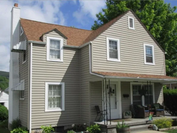 605 Wolf St, Narrows, VA 24124