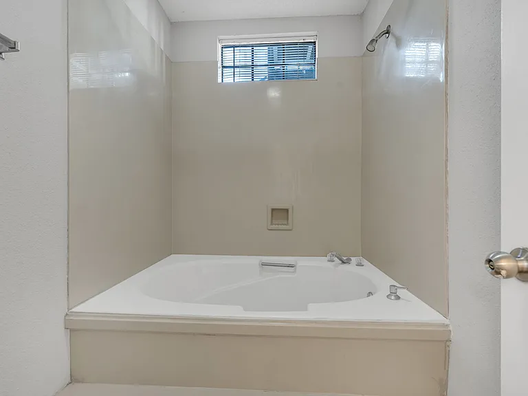 Seasons Apartments — Photo 46