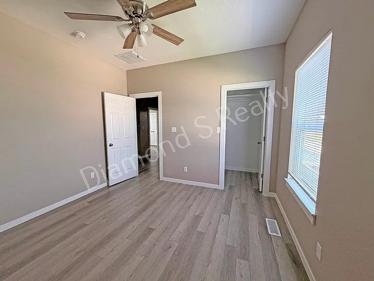 2124 N Bradbury Ln — Photo 18
