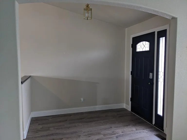 1941 Dewhirst Dr — Photo 2