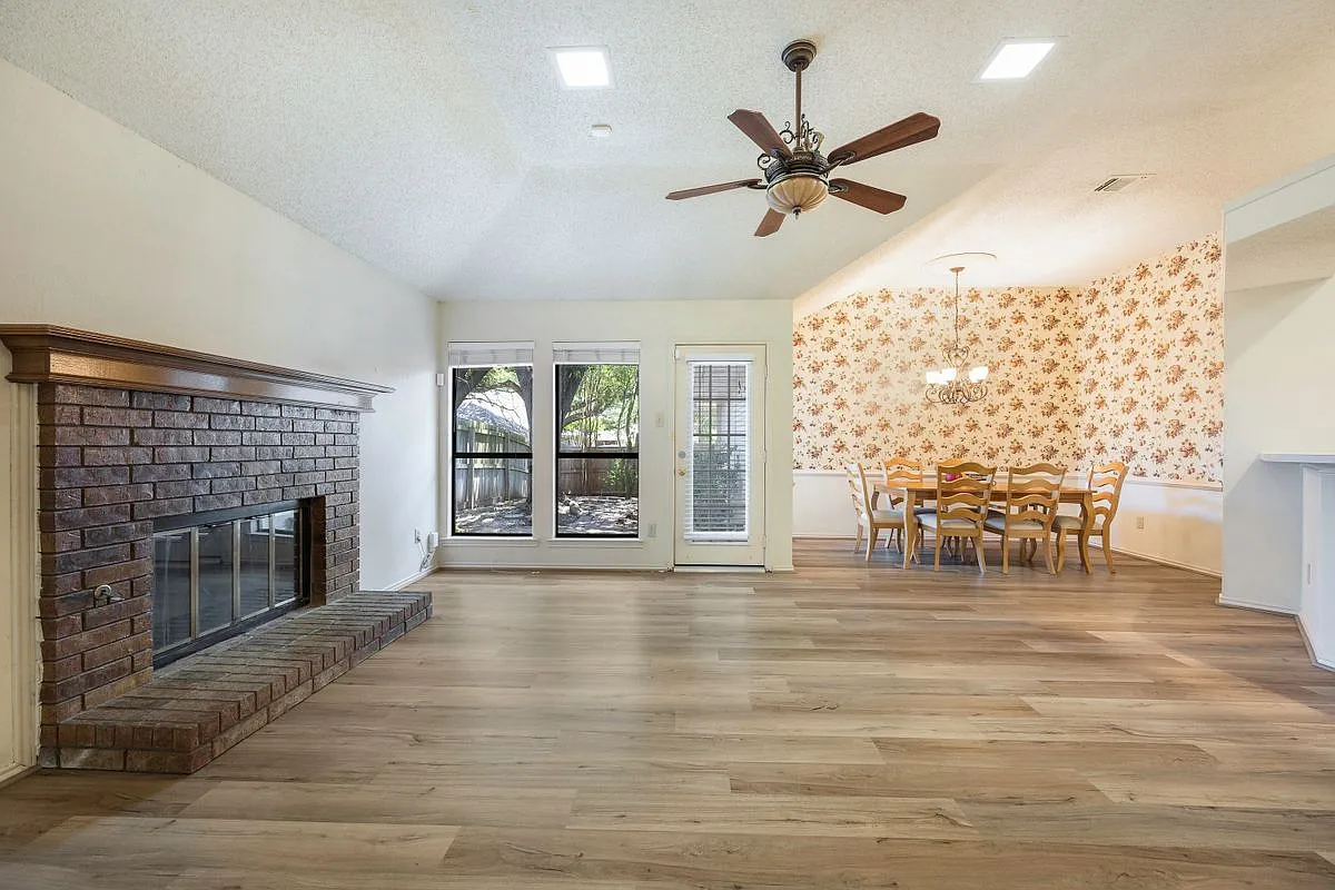 3 bed, 2.0 bath, 1360 sqft, $2,150 — Photo 4