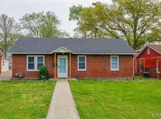 210 S Chestnut St, Saint Elmo, IL 62458