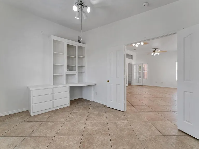 2560 Silver Shadow Dr — Photo 14