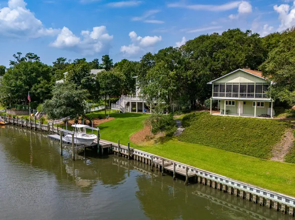 160 Arborvitae Drive, Pine Knoll Shores, NC 28512