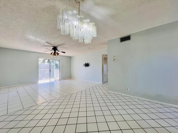 209 Oxford 200, West Palm Beach, FL 33417