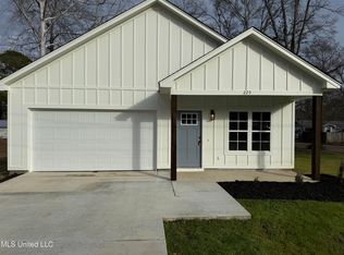 225 7th Ave SE, Magee, MS 39111