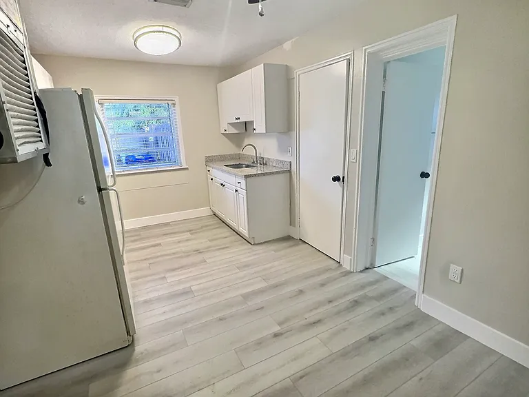 1122 SW 2nd Ct #1 — Photo 6
