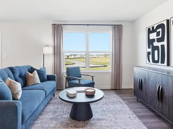 2216 Creek View Ln, Raymore, MO 64083