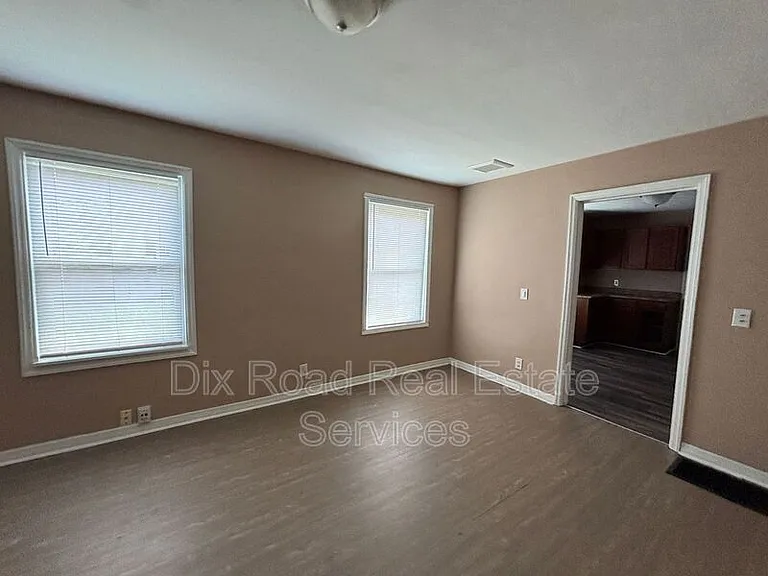 1110 Ellen Dr — Photo 6