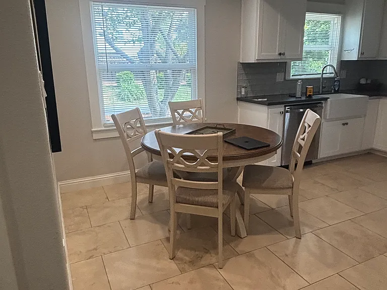 2910 Almond St — Photo 3