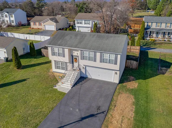 28 Kelsey Way, Inwood, WV 25428