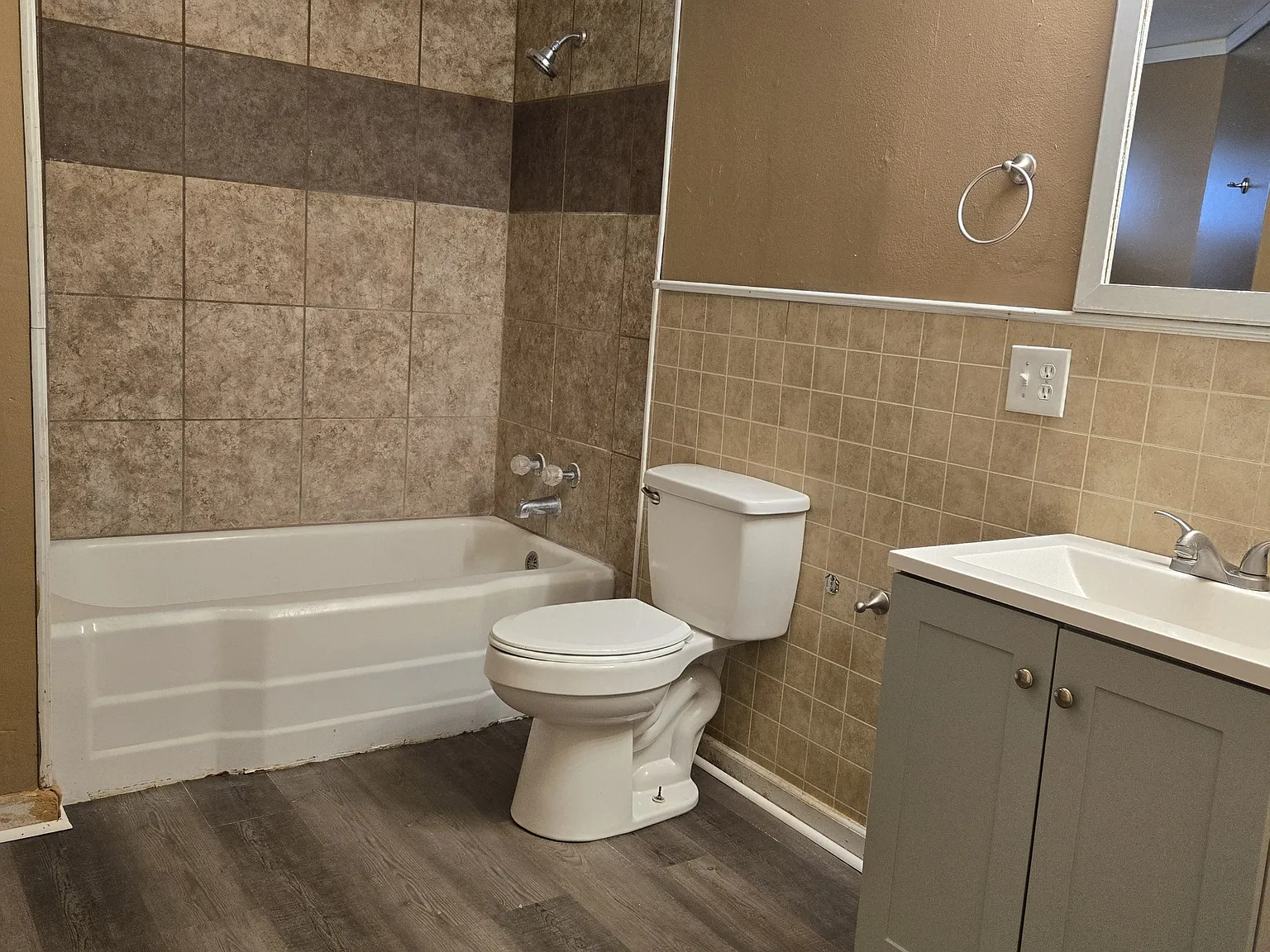 1021 South Westside Avenue - 1 — Photo 2