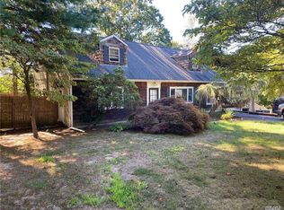 43 Liso Dr, Mount Sinai, NY 11766