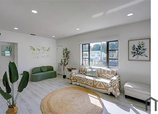 1935 NW 42nd St — Photo 10