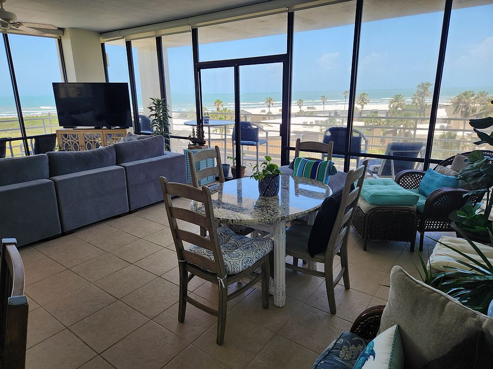 Dine inside or outside on balcony