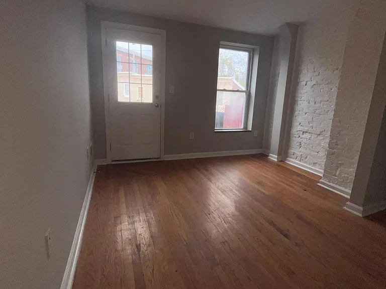1206 W Cross St — Photo 9