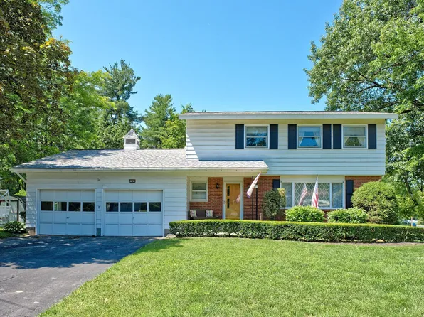 8 Woodland Drive, Schenectady, NY 12309