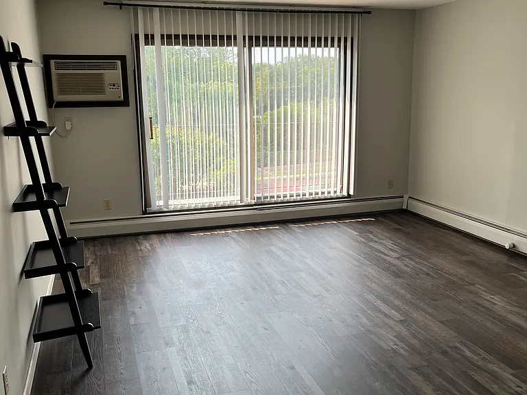 1304 W Medicine Lake Dr #308 — Photo 13