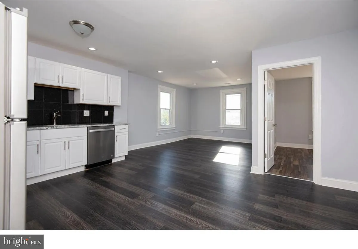 3 bed, 2.0 bath, 600 sqft, $2,300 — Photo 1