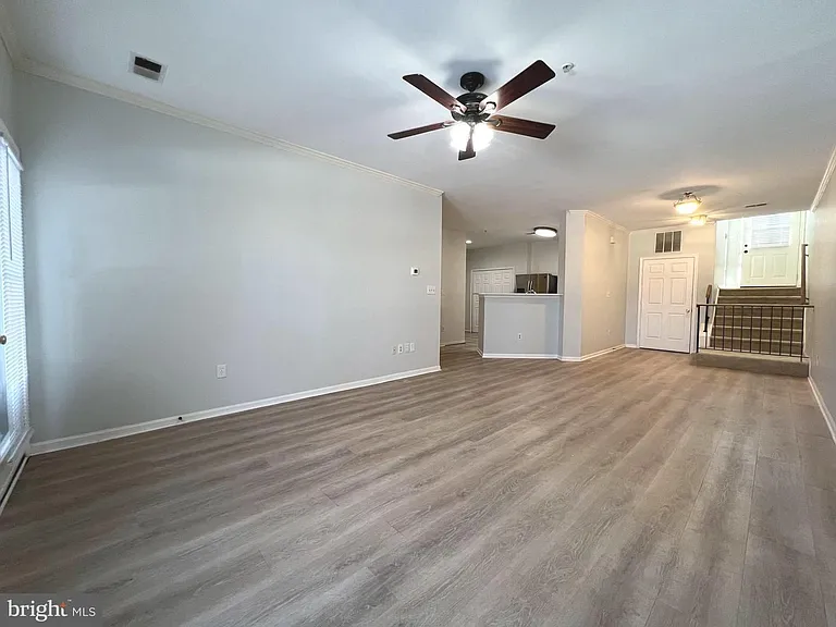 1439 Nestlewood Ct — Photo 6