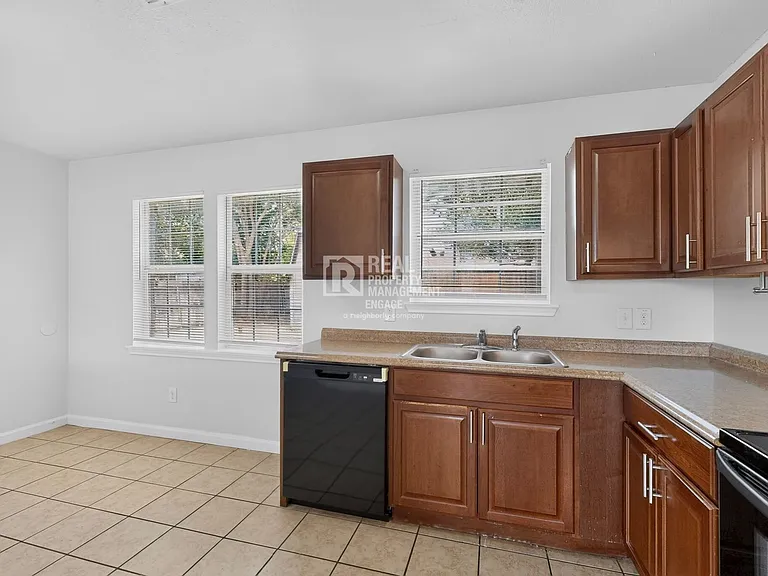 4525 Hunter St — Photo 15