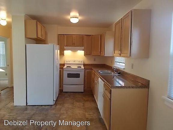 3rd image of 617 Saint Johns Ave