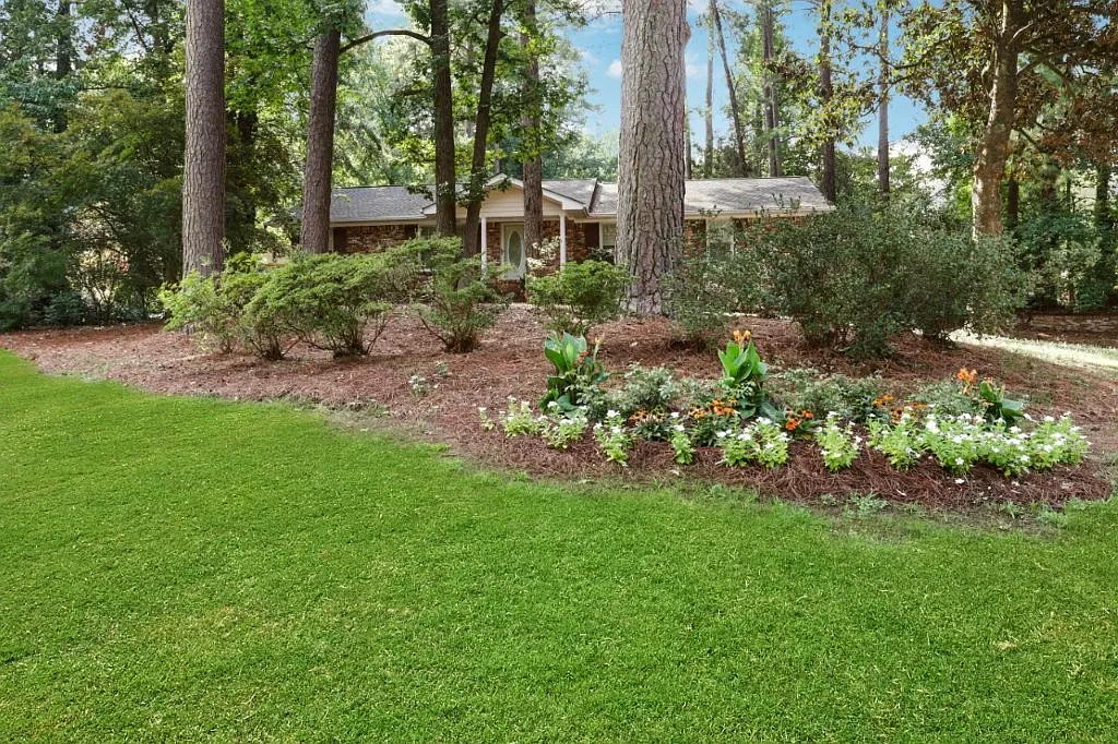 3 bed, 1800 sqft, $2,300 — Photo 2