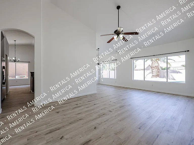 764 E Sheffield Ave — Photo 8