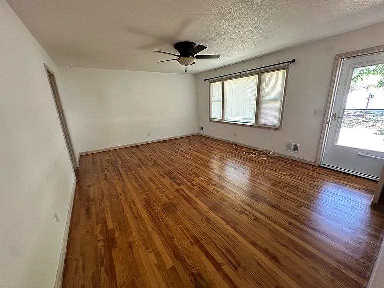 2407 Valleybrook Rd — Photo 5