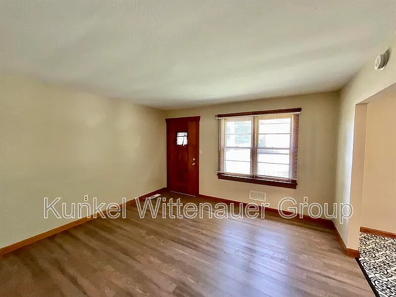 2 bed, 1.0 bath, 800 sqft, $950 — Photo 3