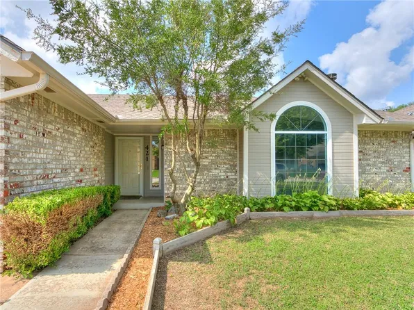 421 Conestoga Dr, Yukon, OK 73099