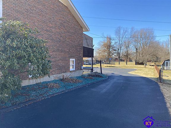 3rd image of 102 Belaire Dr