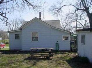 236 S Locust St, Cameron, MO 64429