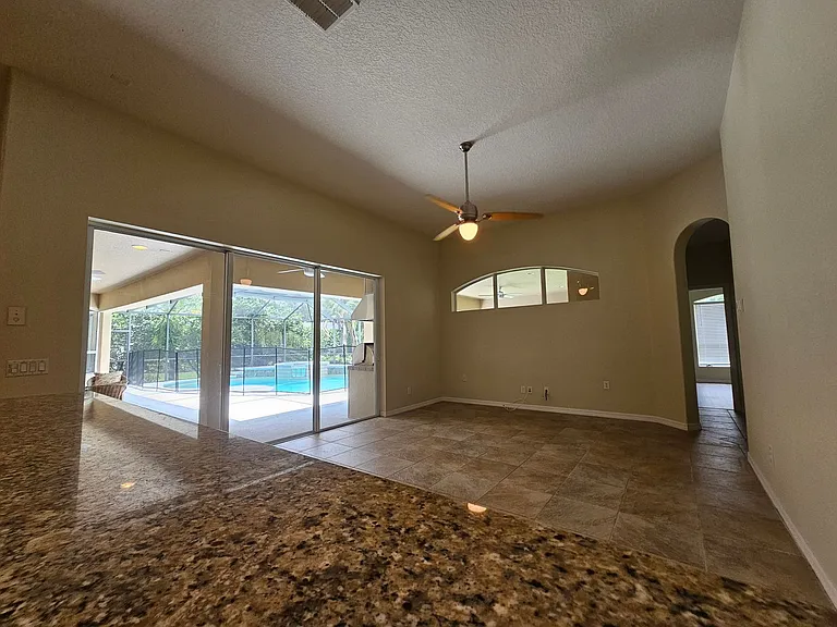 1107 Oxbridge Dr — Photo 40