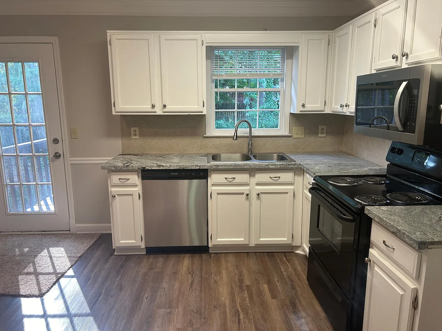 4 bed, 2.5 bath, 1632 sqft, $2,050 — Photo 4