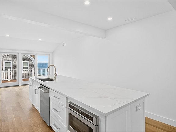 4th image of 9 Fairmount Ave #1
