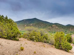 1661D Cerro Gordo Rd, Santa Fe, NM 87501