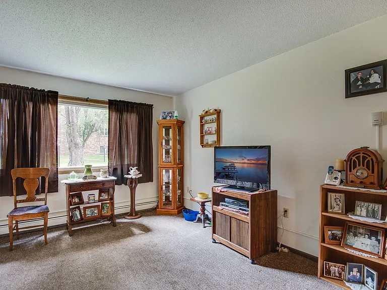 Marshall Square Apartments — Photo 7